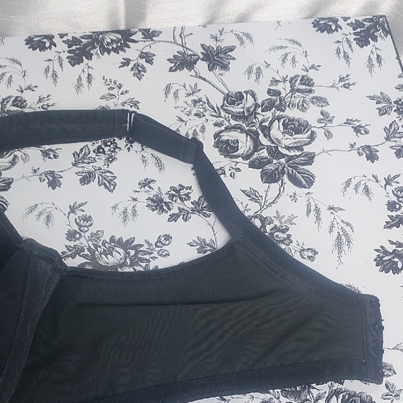 Cacique Black Bra with‎ Pink Floral Design - Picture 6 of 10